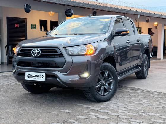TOYOTA HILUX 2.8 D-4D TURBO DIESEL CD SR 4X4 AUTOMÁTICO